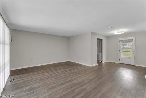 6674 Newbury Lane Cleveland OH 44130