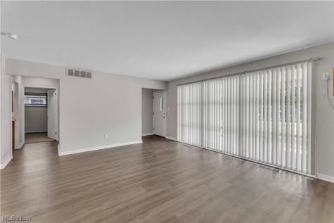 6674 Newbury Lane Cleveland OH 44130