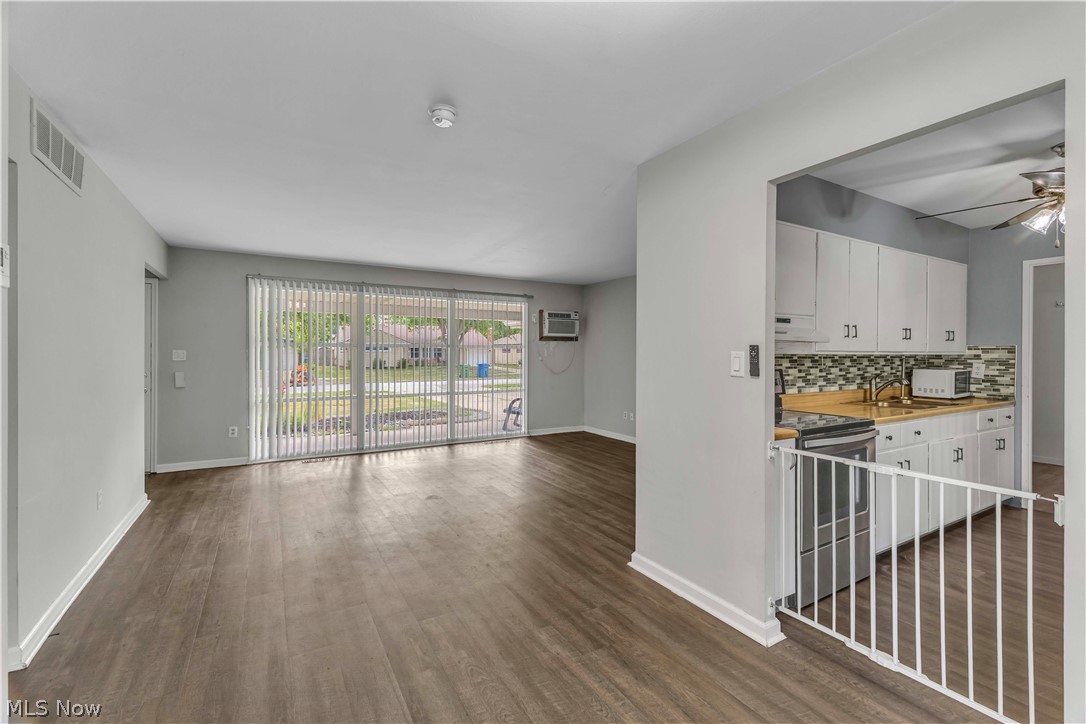 6674 Newbury Lane Cleveland OH 44130