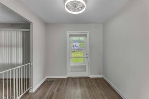 6674 Newbury Lane Cleveland OH 44130