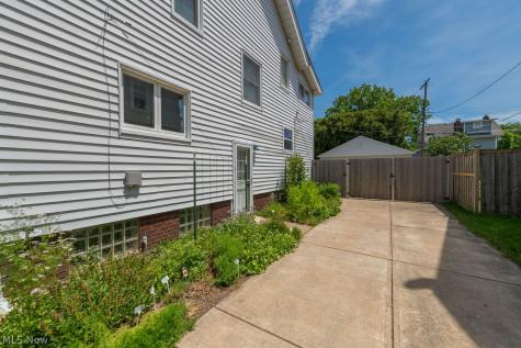 2167 Niagara Drive Lakewood OH 44107