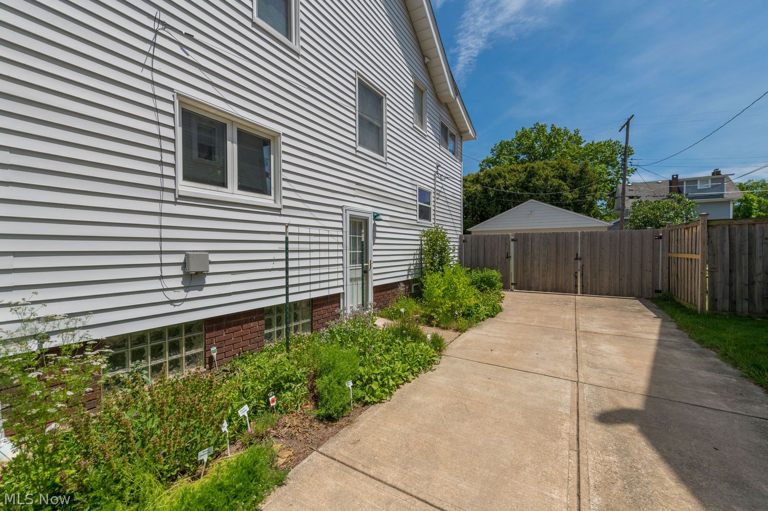 2167 Niagara Drive Lakewood OH 44107