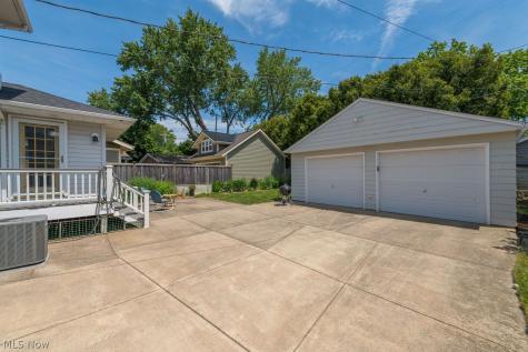 2167 Niagara Drive Lakewood OH 44107
