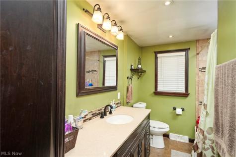 230 Valley View Drive Wadsworth OH 44281