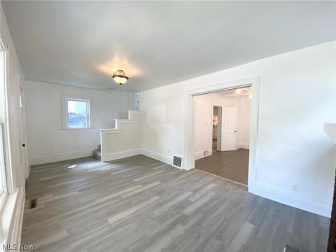 576 Kling Street Akron OH 44311