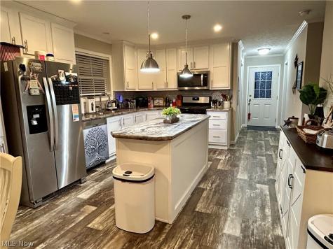 248 Pin Oak Circle Elyria OH 44035