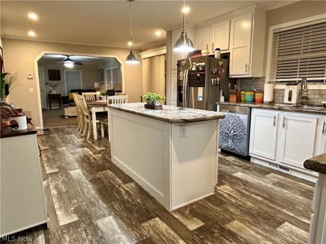 248 Pin Oak Circle Elyria OH 44035
