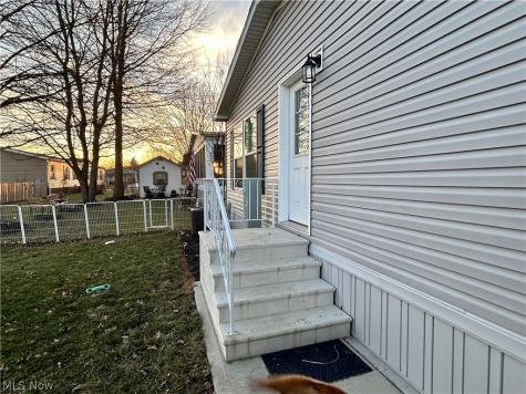248 Pin Oak Circle Elyria OH 44035
