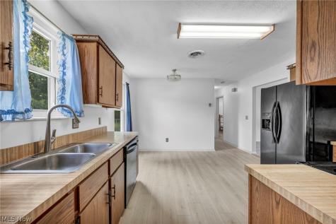 451 Greenwood Court Elyria OH 44035