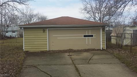 6574 Burton Drive Brook Park OH 44142