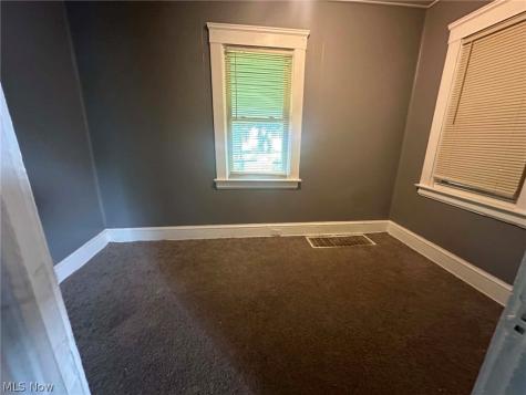 4263 E 163 Street Cleveland OH 44128