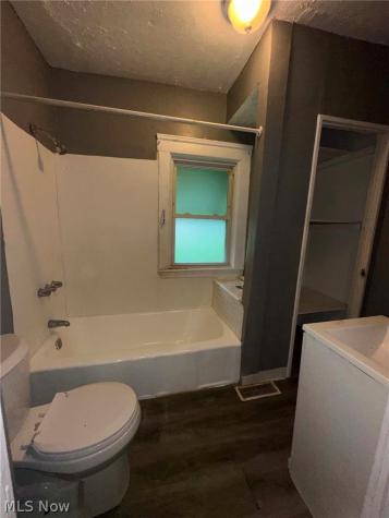 4263 E 163 Street Cleveland OH 44128