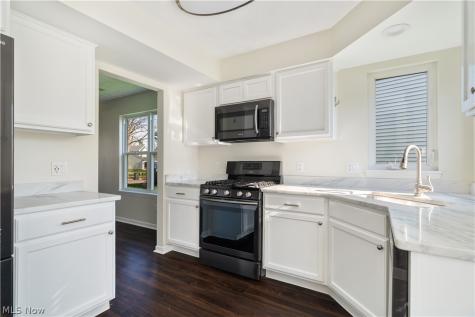 2165 Stonehenge Circle Akron OH 44319