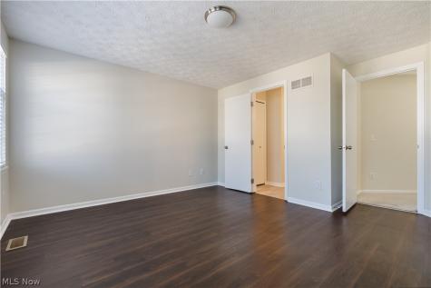 2165 Stonehenge Circle Akron OH 44319