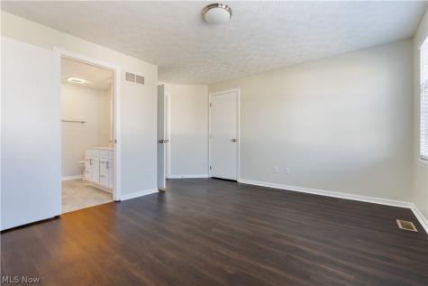 2165 Stonehenge Circle Akron OH 44319