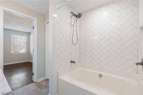 2165 Stonehenge Circle Akron OH 44319