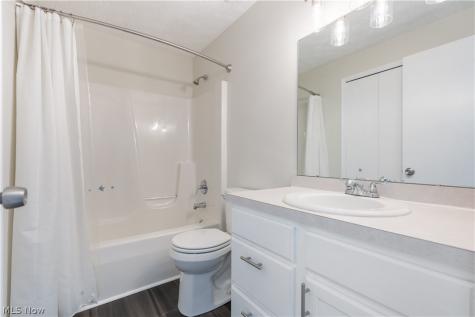 2165 Stonehenge Circle Akron OH 44319
