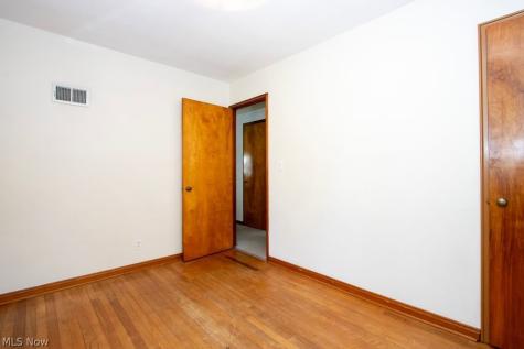 576 Hartzler Street Wooster OH 44691