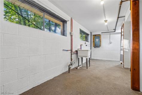 1302 East Avenue Akron OH 44307