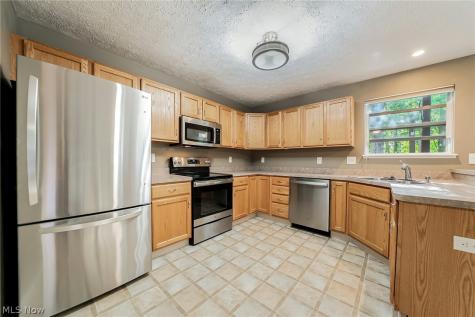 5562 Ridgeview Boulevard North Ridgeville OH 44039
