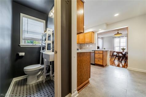 1164 Croyden Road Lyndhurst OH 44124