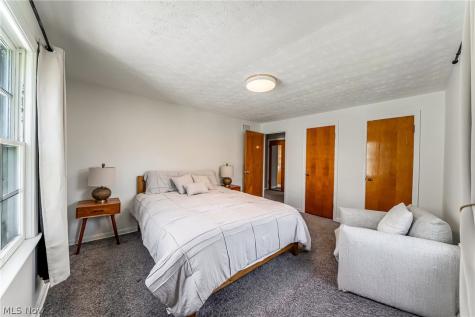 1164 Croyden Road Lyndhurst OH 44124