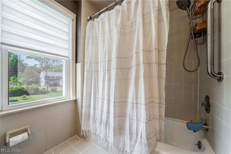 1164 Croyden Road Lyndhurst OH 44124
