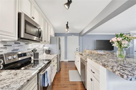 24024 E Oakland Road Bay Village OH 44140