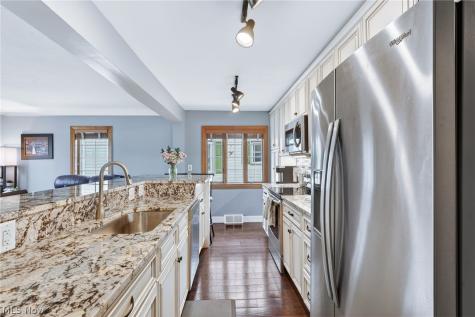 24024 E Oakland Road Bay Village OH 44140