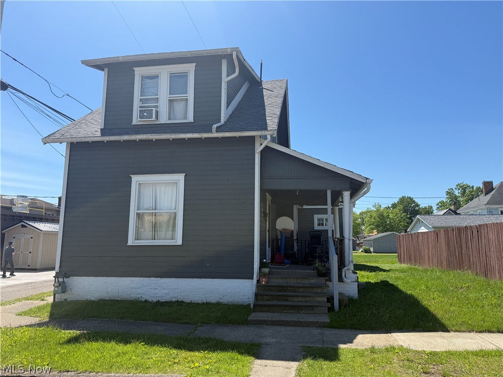 128 W 8th Street Uhrichsville OH 44683