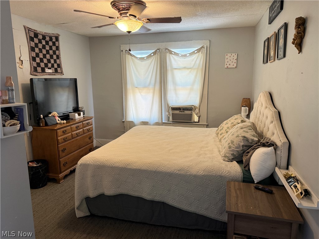 128 W 8th Street Uhrichsville OH 44683