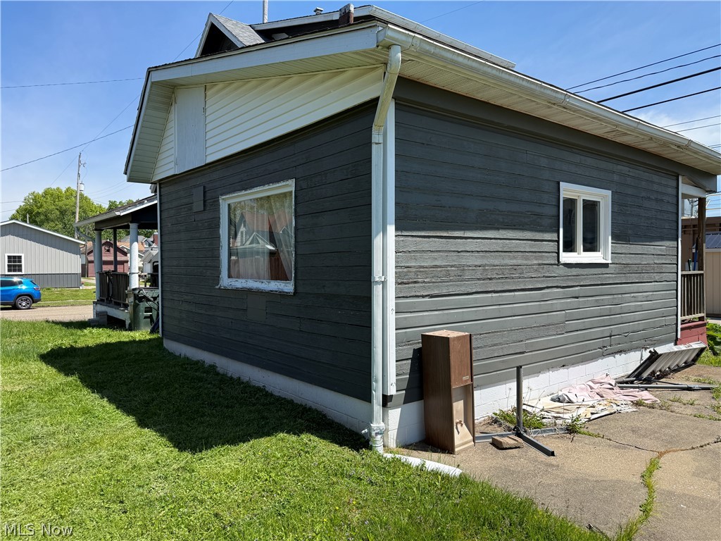 128 W 8th Street Uhrichsville OH 44683