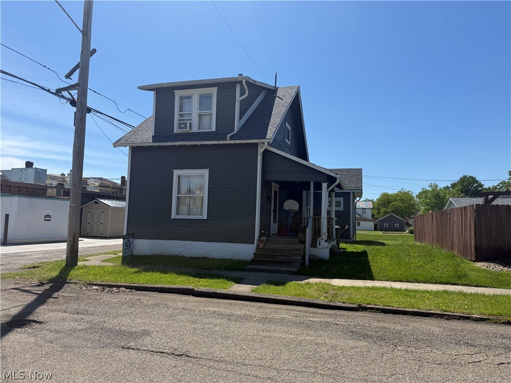 128 W 8th Street Uhrichsville OH 44683