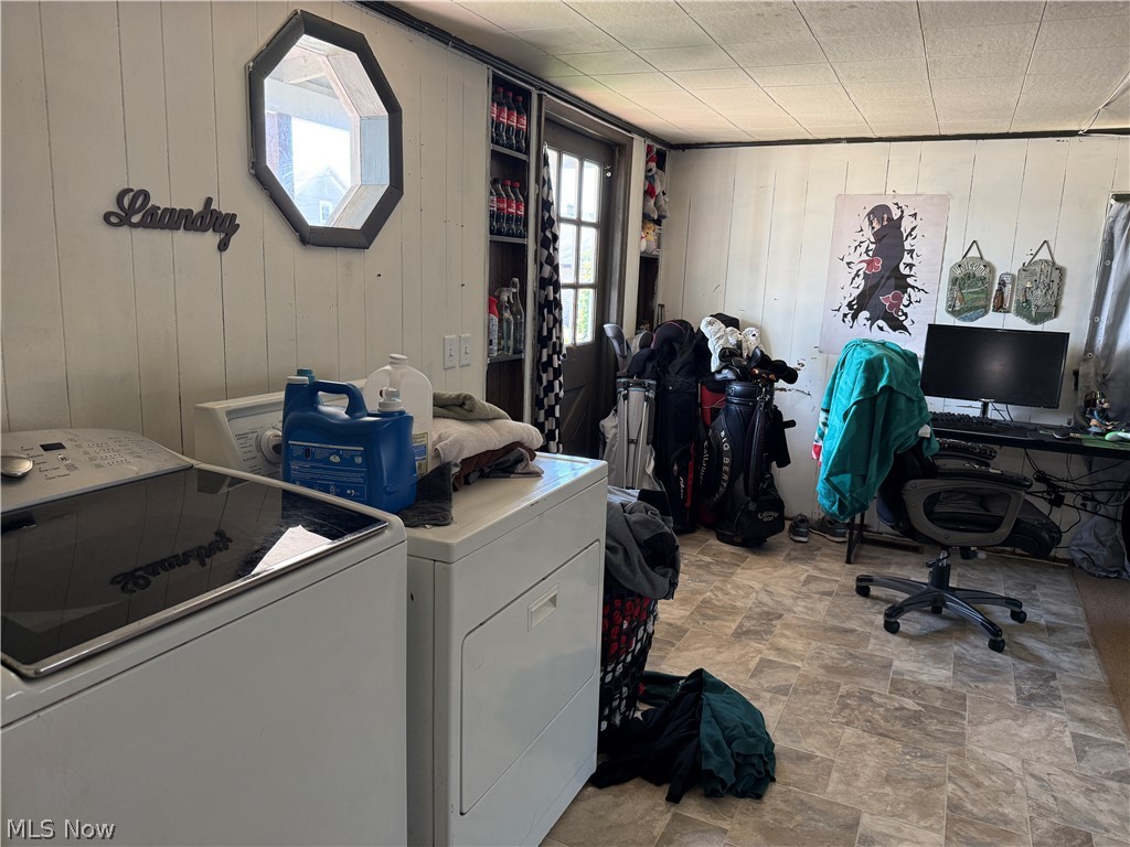 128 W 8th Street Uhrichsville OH 44683