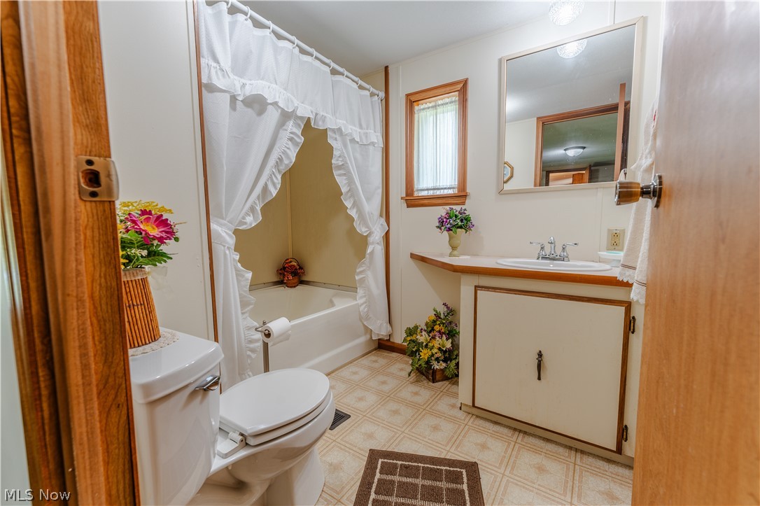 26551 Sr 93 Fresno OH 43824