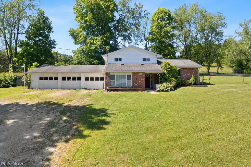 11 Roberts Drive Belpre OH 45714