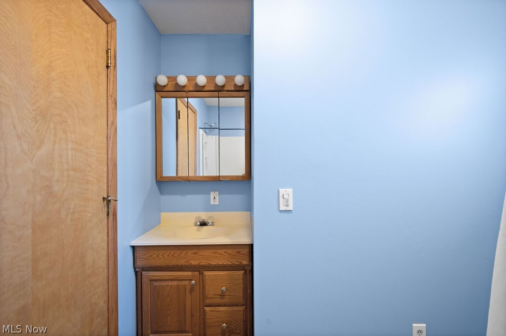 11 Roberts Drive Belpre OH 45714