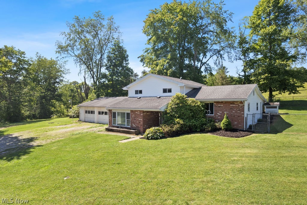 11 Roberts Drive Belpre OH 45714