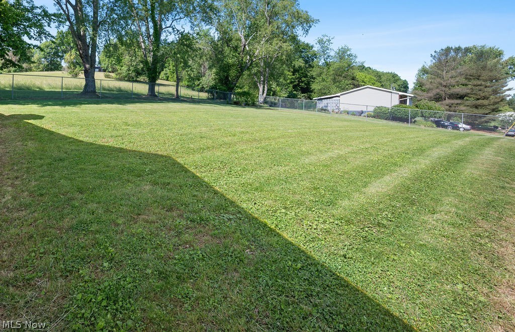 11 Roberts Drive Belpre OH 45714