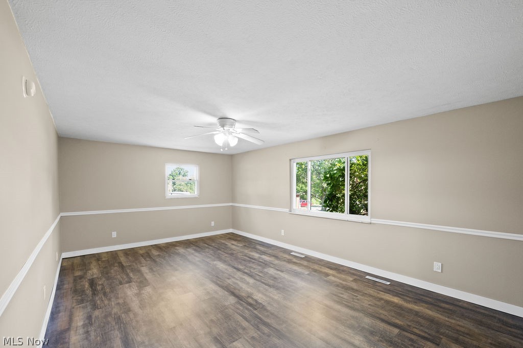 11 Roberts Drive Belpre OH 45714