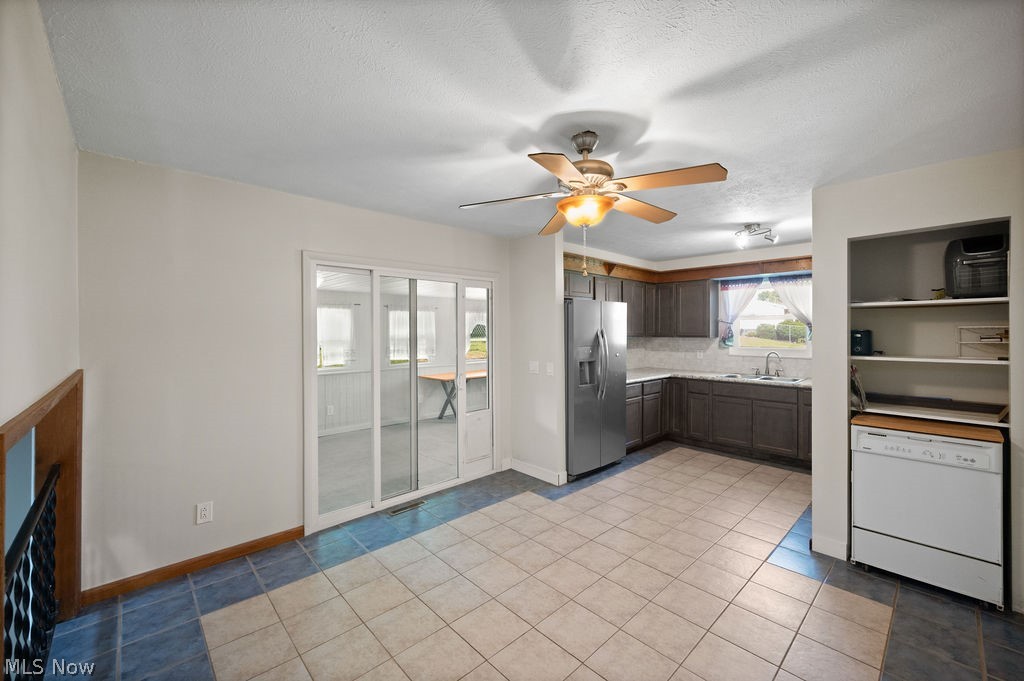 11 Roberts Drive Belpre OH 45714