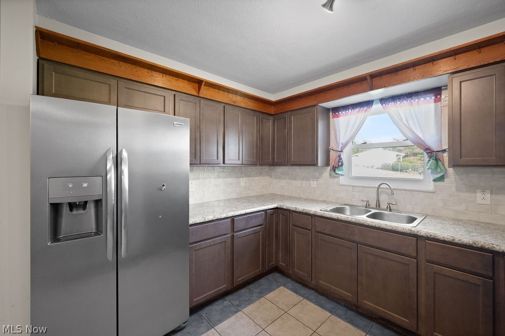 11 Roberts Drive Belpre OH 45714