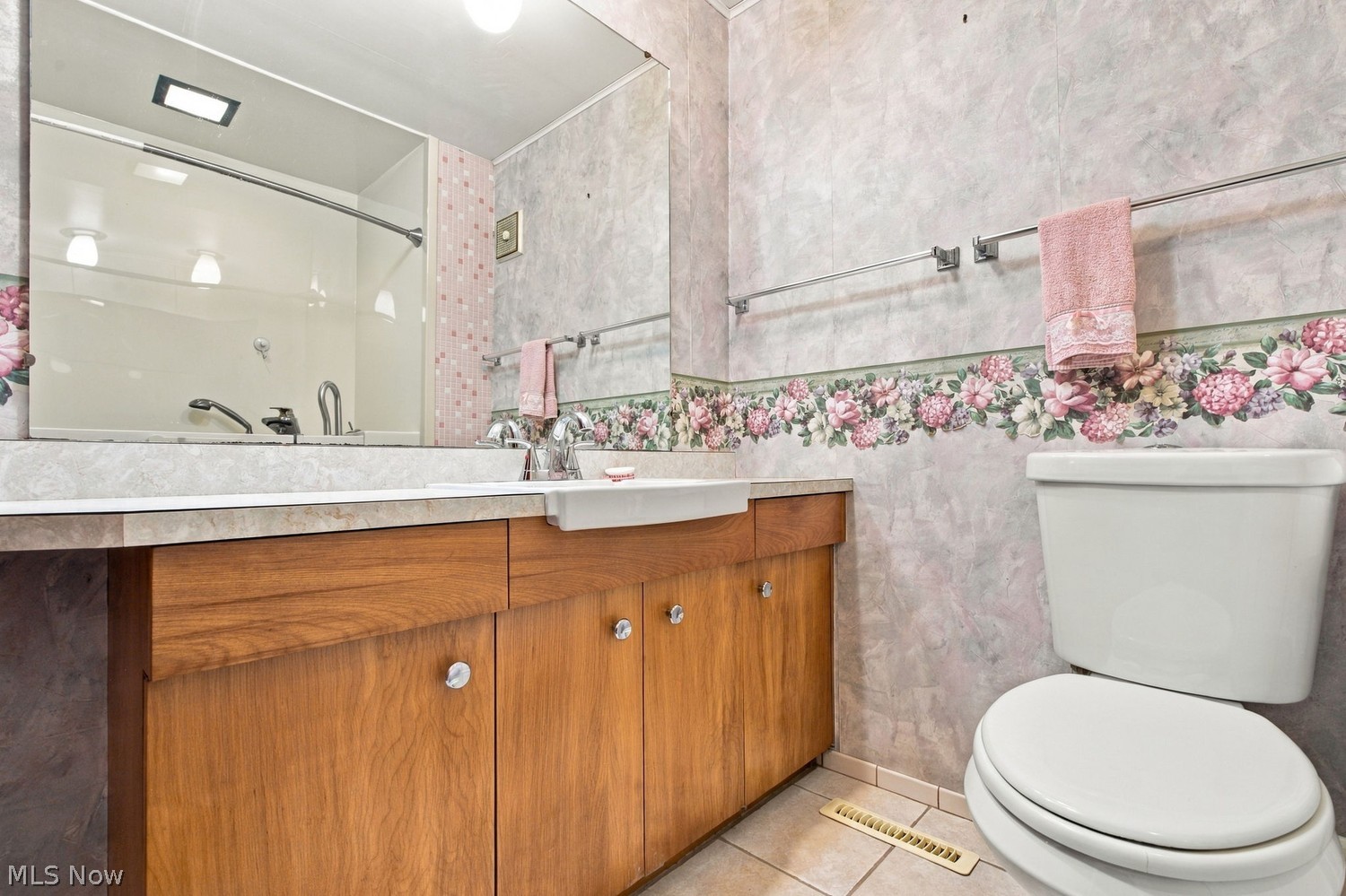 255 Daniels Avenue Conneaut OH 44030