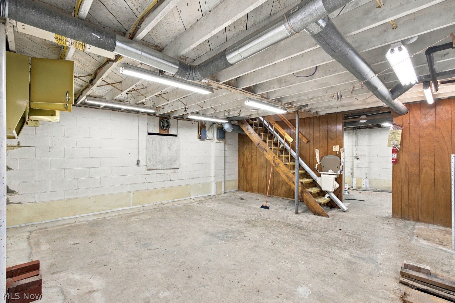 255 Daniels Avenue Conneaut OH 44030