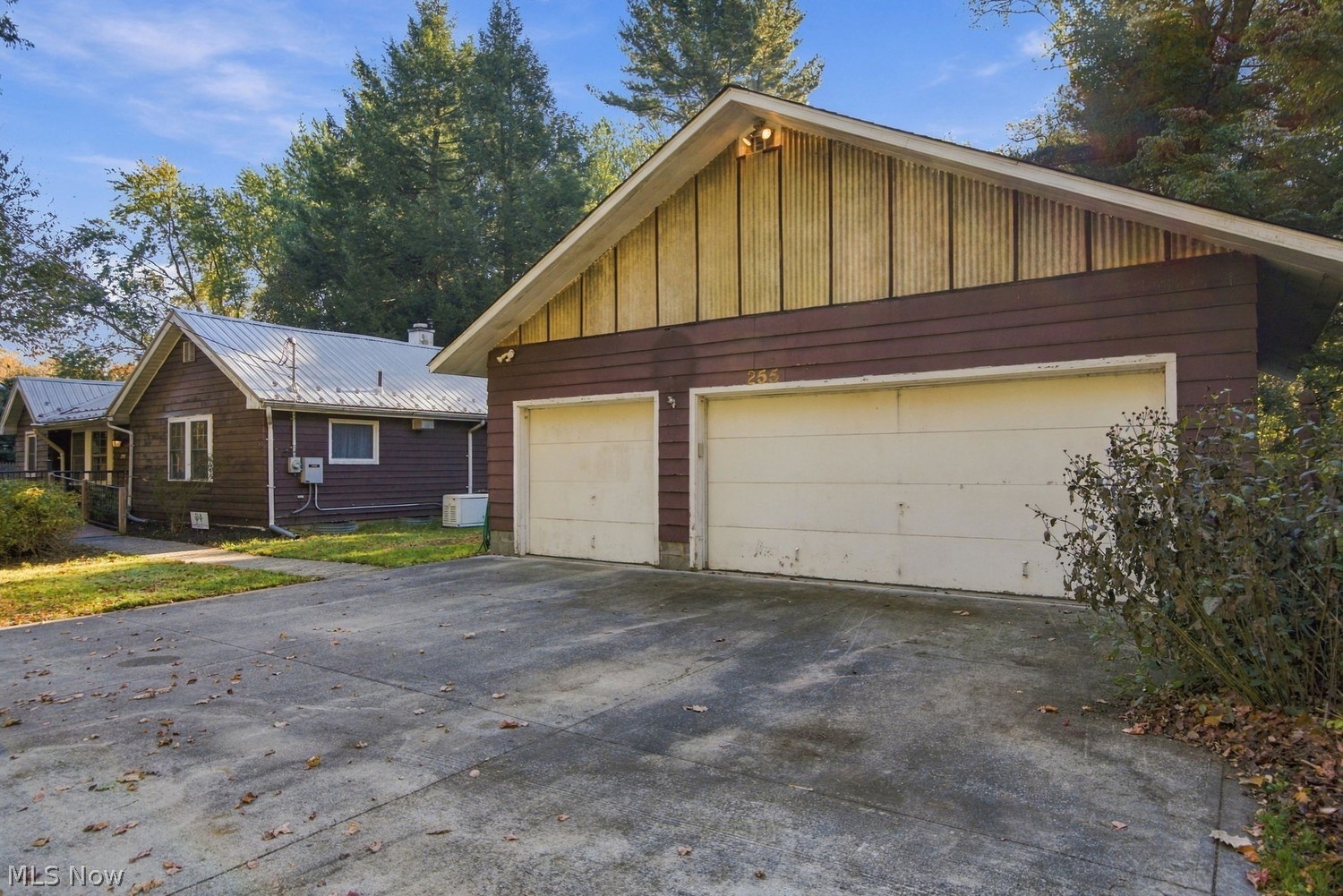 255 Daniels Avenue Conneaut OH 44030