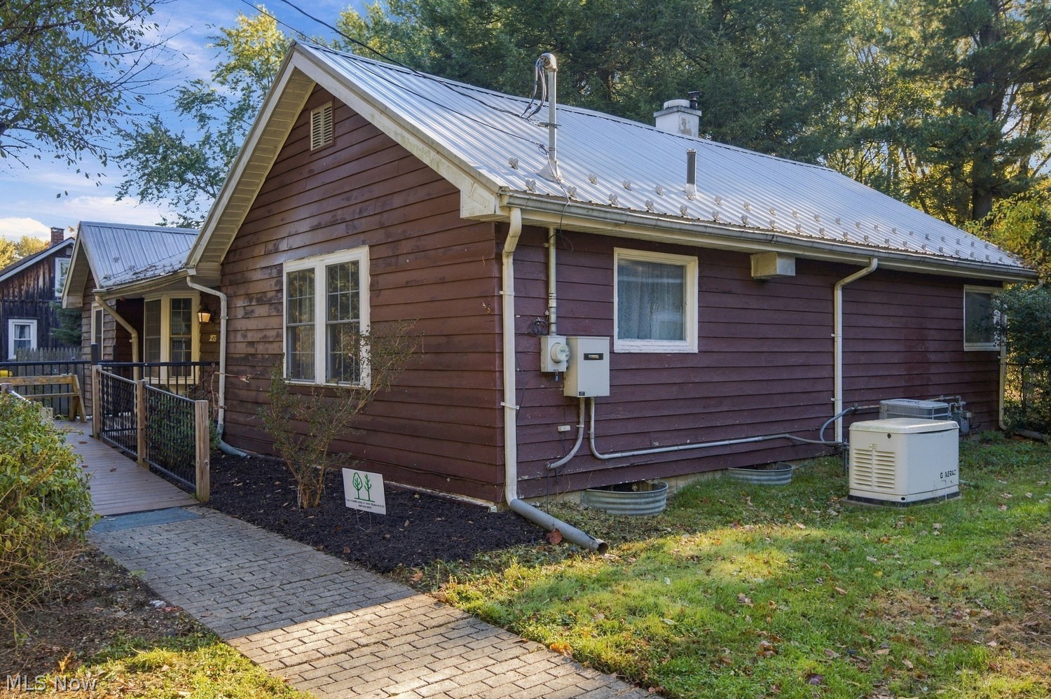 255 Daniels Avenue Conneaut OH 44030