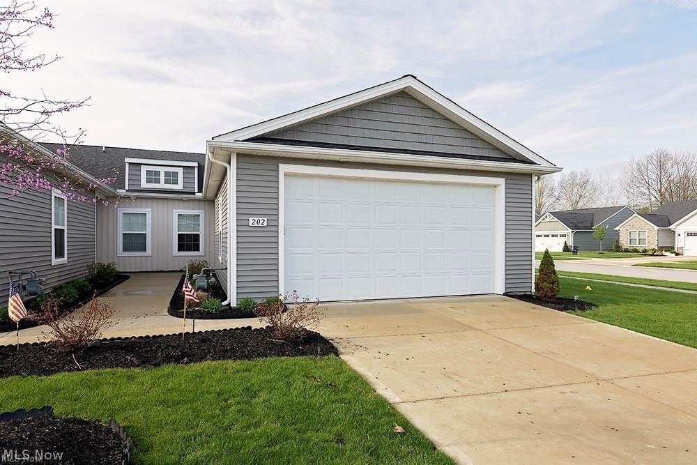 202 Silver Spring Circle Elyria OH 44035