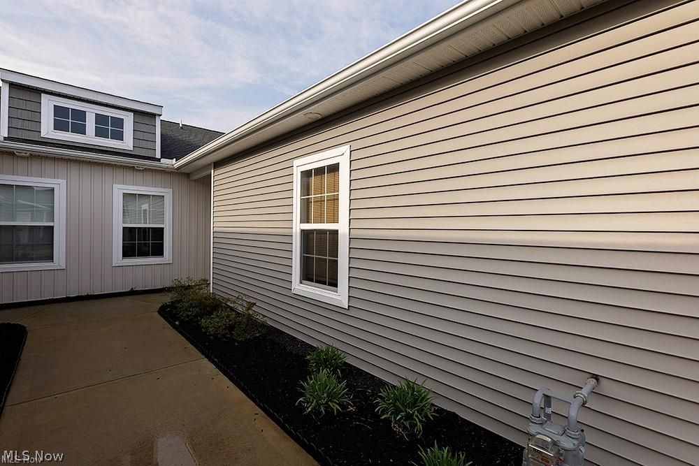 202 Silver Spring Circle Elyria OH 44035