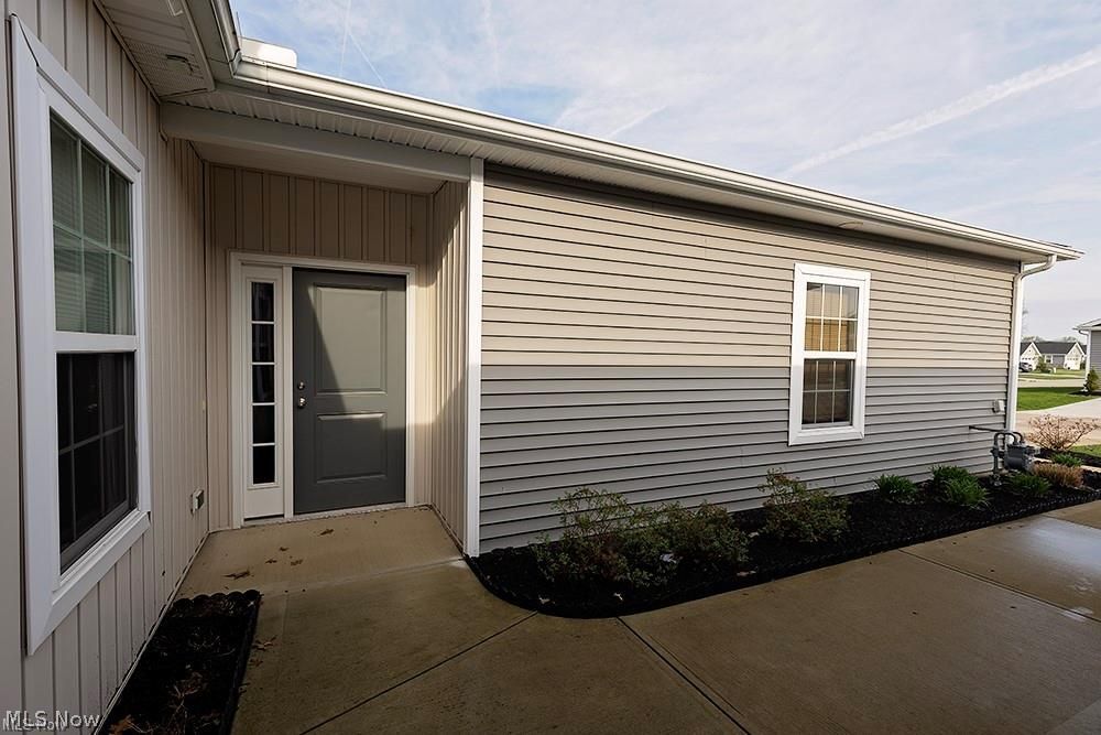 202 Silver Spring Circle Elyria OH 44035