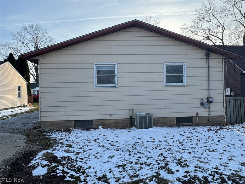 581 E 332nd Street Eastlake OH 44095